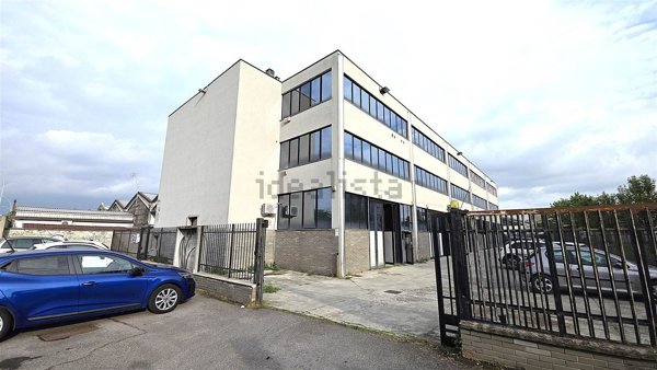 locale commerciale in vendita a Trezzano sul Naviglio