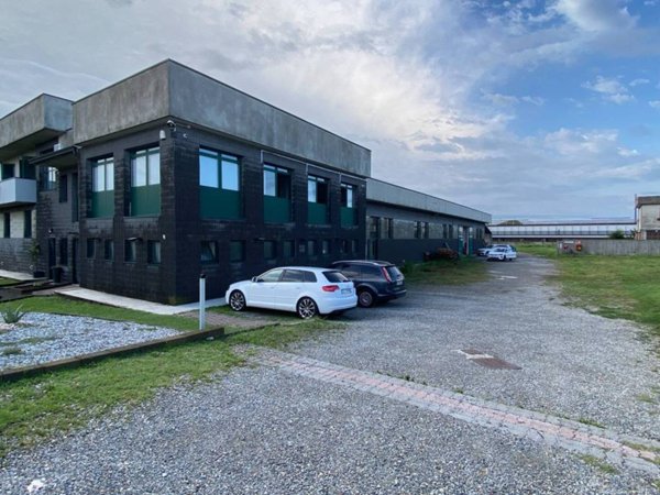 locale commerciale in vendita a Trezzo sull'Adda