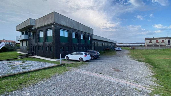 capannone in vendita a Trezzo sull'Adda