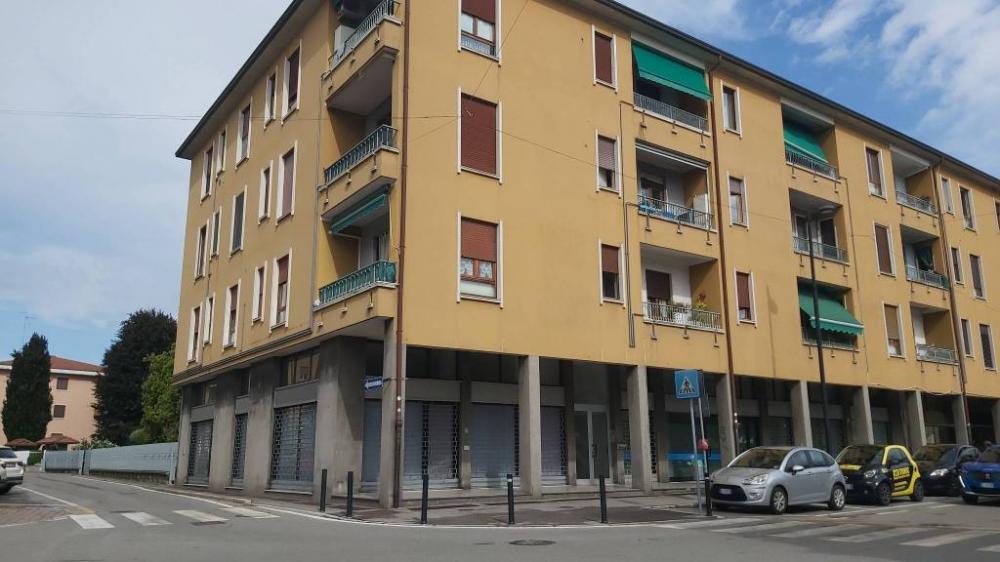 negozio in vendita a Trezzo sull'Adda