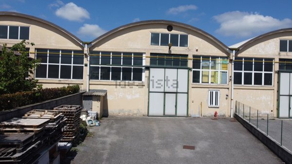 locale commerciale in vendita a Trezzo sull'Adda