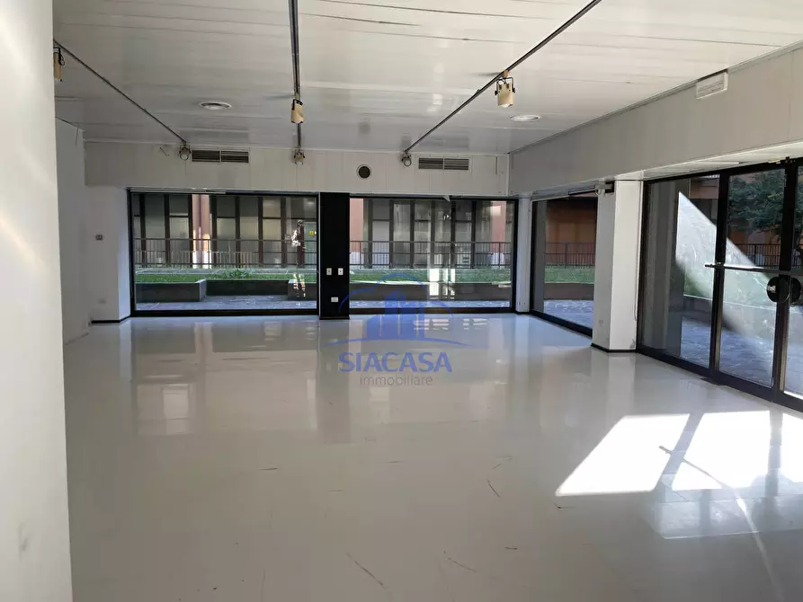 negozio in vendita a Trezzo sull'Adda