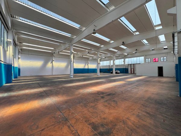 locale commerciale in vendita a Trezzo sull'Adda