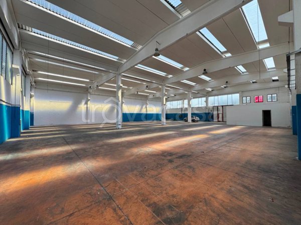 locale commerciale in vendita a Trezzo sull'Adda