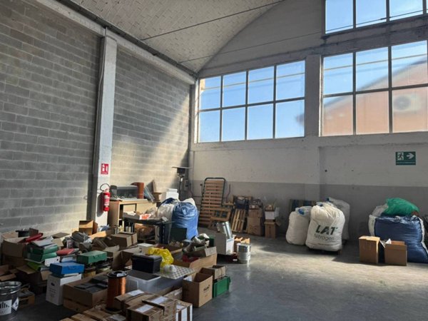 locale commerciale in vendita a Trezzo sull'Adda