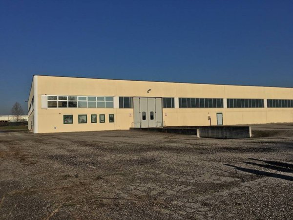 capannone in vendita a Trezzo sull'Adda
