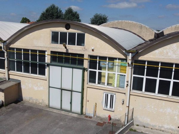 locale commerciale in vendita a Trezzo sull'Adda