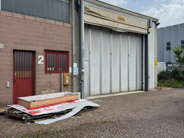 locale commerciale in vendita a Trezzo sull'Adda