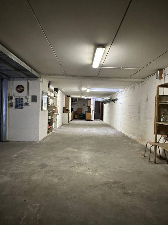 locale commerciale in vendita a Trezzo sull'Adda in zona Concesa