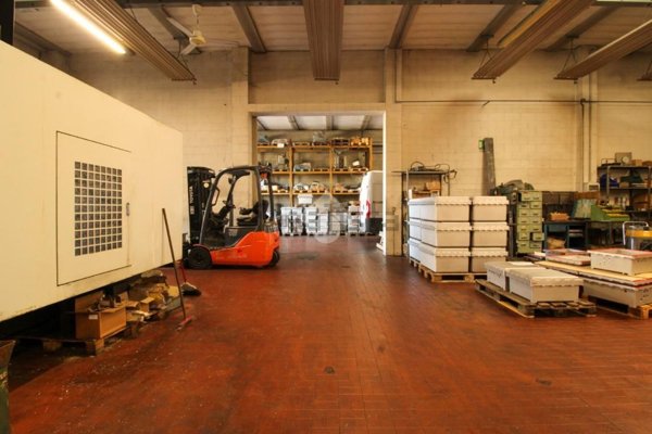 capannone in vendita a Trezzo sull'Adda