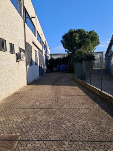 capannone in vendita a Trezzo sull'Adda