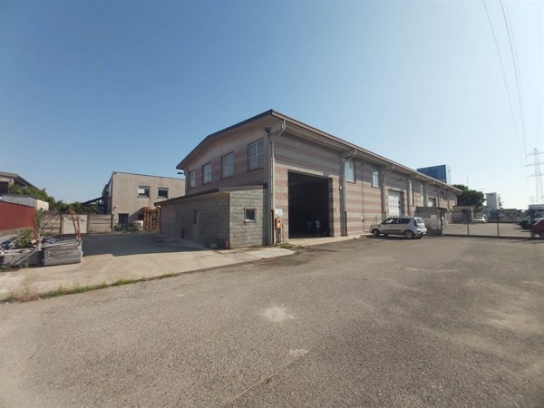 capannone in vendita a Trezzo sull'Adda
