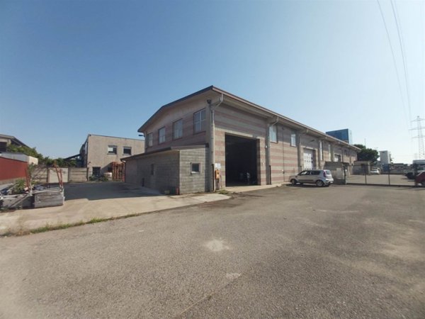 negozio in vendita a Trezzo sull'Adda