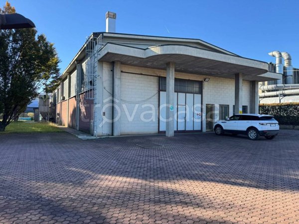 locale commerciale in vendita a Trezzo sull'Adda