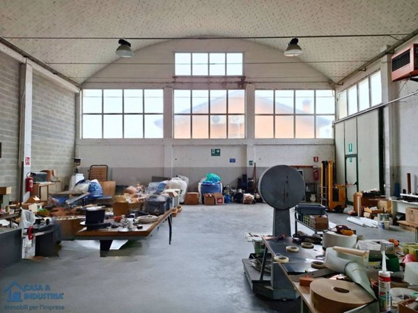 locale commerciale in vendita a Trezzo sull'Adda