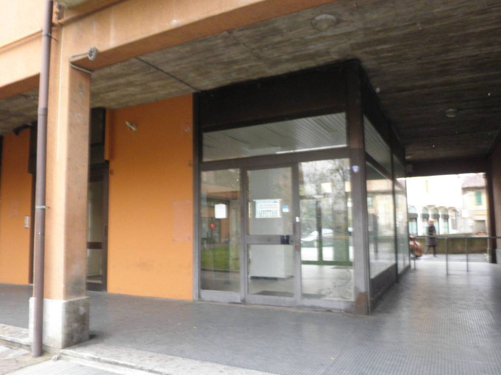 negozio in vendita a Trezzo sull'Adda