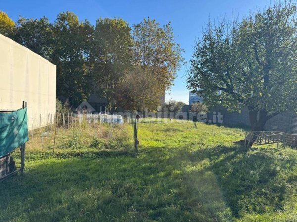 locale commerciale in vendita a Trezzo sull'Adda