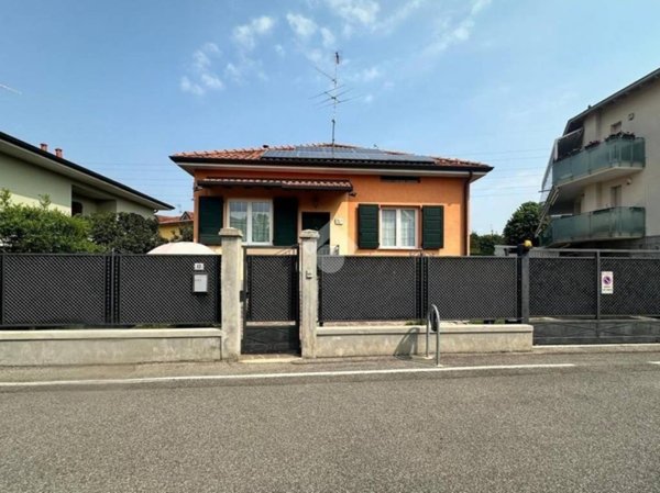 casa indipendente in vendita a Trezzo sull'Adda in zona Concesa