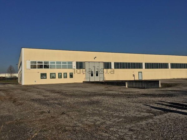 capannone in vendita a Trezzo sull'Adda