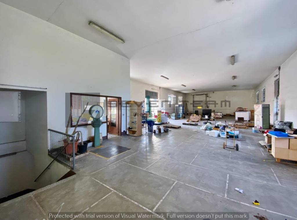 locale commerciale in vendita a Trezzo sull'Adda