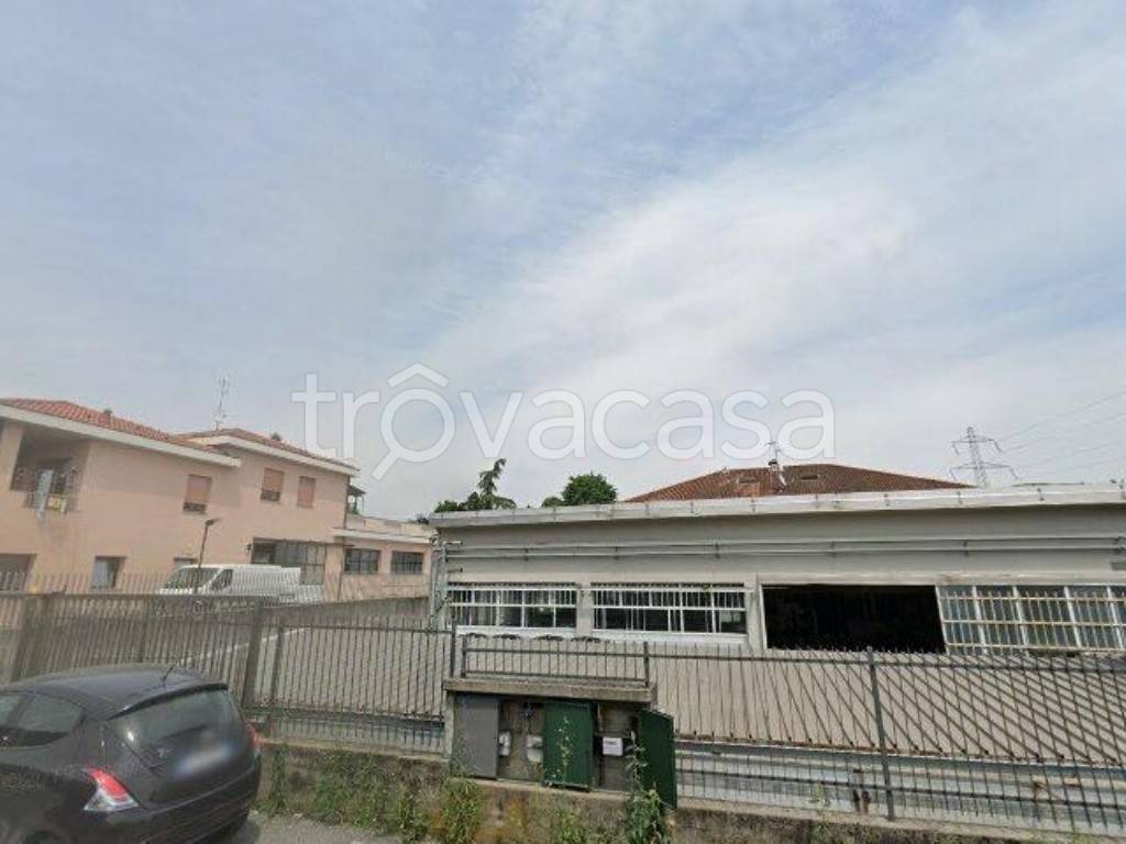 locale commerciale in vendita a Trezzo sull'Adda