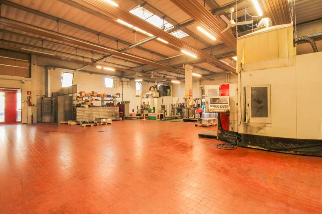 locale commerciale in vendita a Trezzo sull'Adda