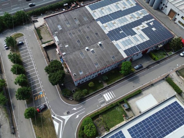 locale commerciale in vendita a Trezzo sull'Adda