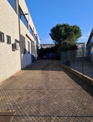 capannone in vendita a Trezzo sull'Adda