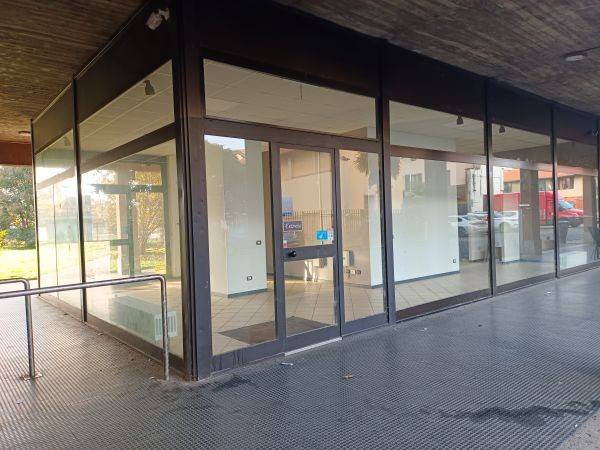 negozio in vendita a Trezzo sull'Adda