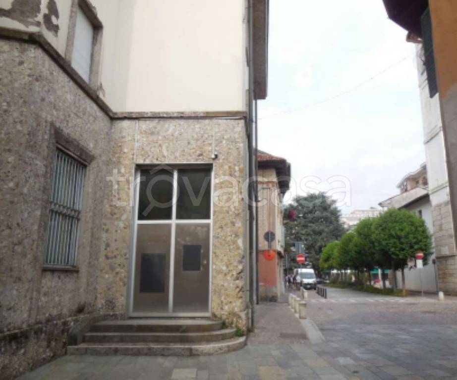 negozio in vendita a Trezzo sull'Adda
