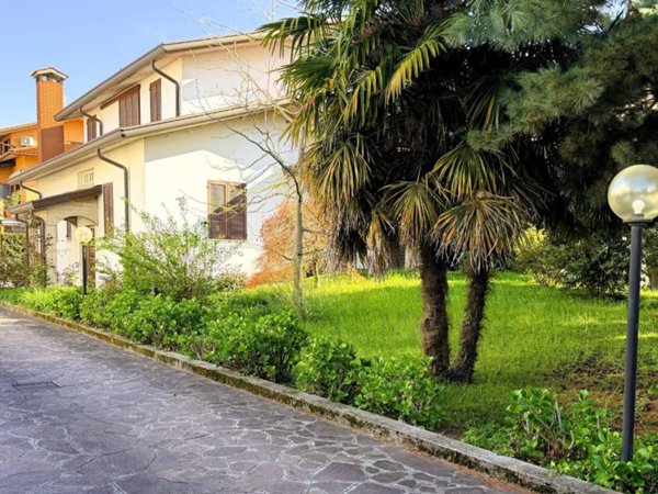 casa indipendente in vendita a Trezzo sull'Adda