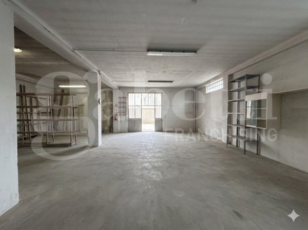 capannone in vendita a Trezzo sull'Adda