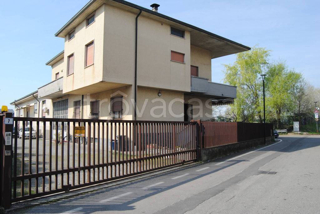 villa in vendita a Trezzo sull'Adda in zona Concesa