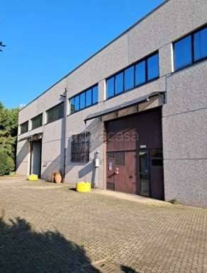 locale commerciale in vendita a Trezzo sull'Adda
