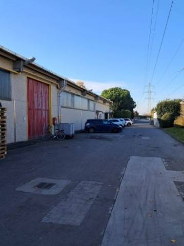 locale commerciale in vendita a Trezzo sull'Adda