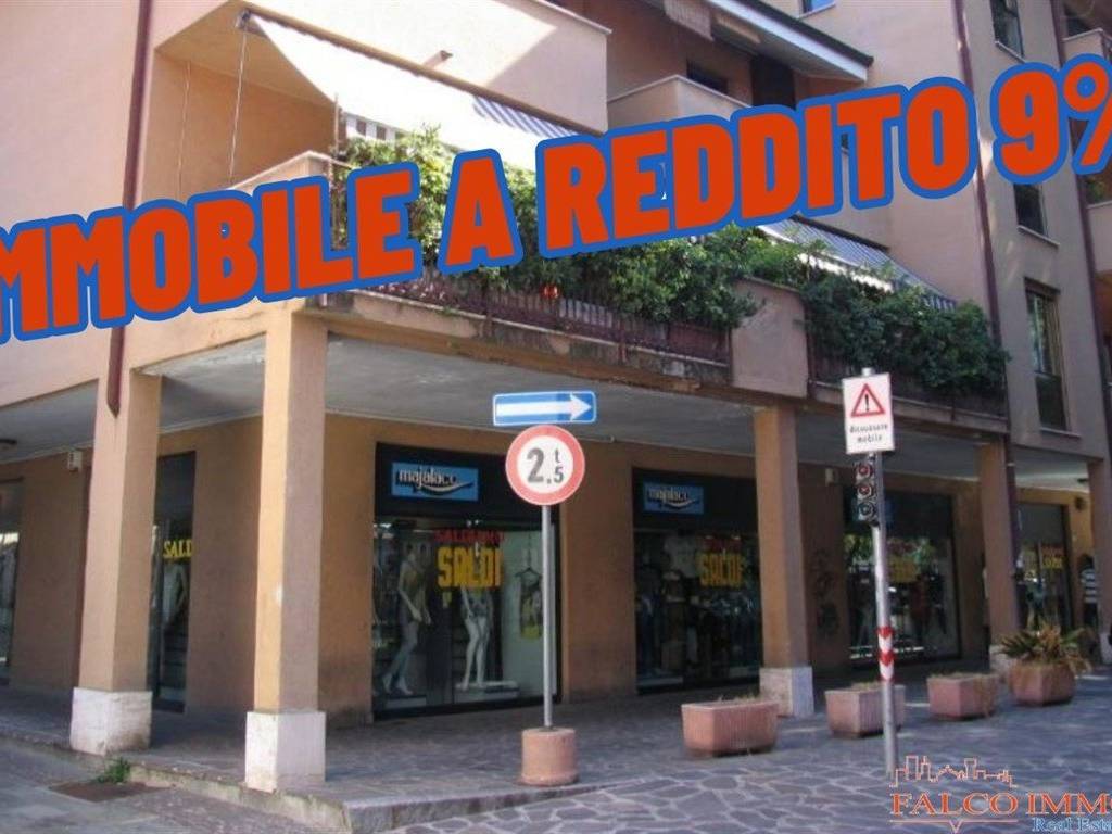 negozio in vendita a Trezzo sull'Adda in zona Concesa
