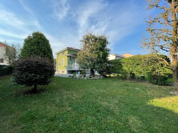 casa indipendente in vendita a Trezzo sull'Adda in zona Concesa