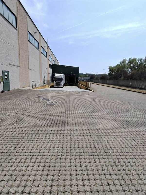 ufficio in vendita a Trezzo sull'Adda in zona Concesa
