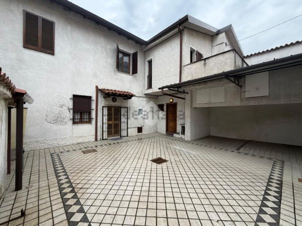 pentavano in vendita a Trezzo sull'Adda in zona Concesa