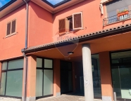 negozio in vendita a Tribiano