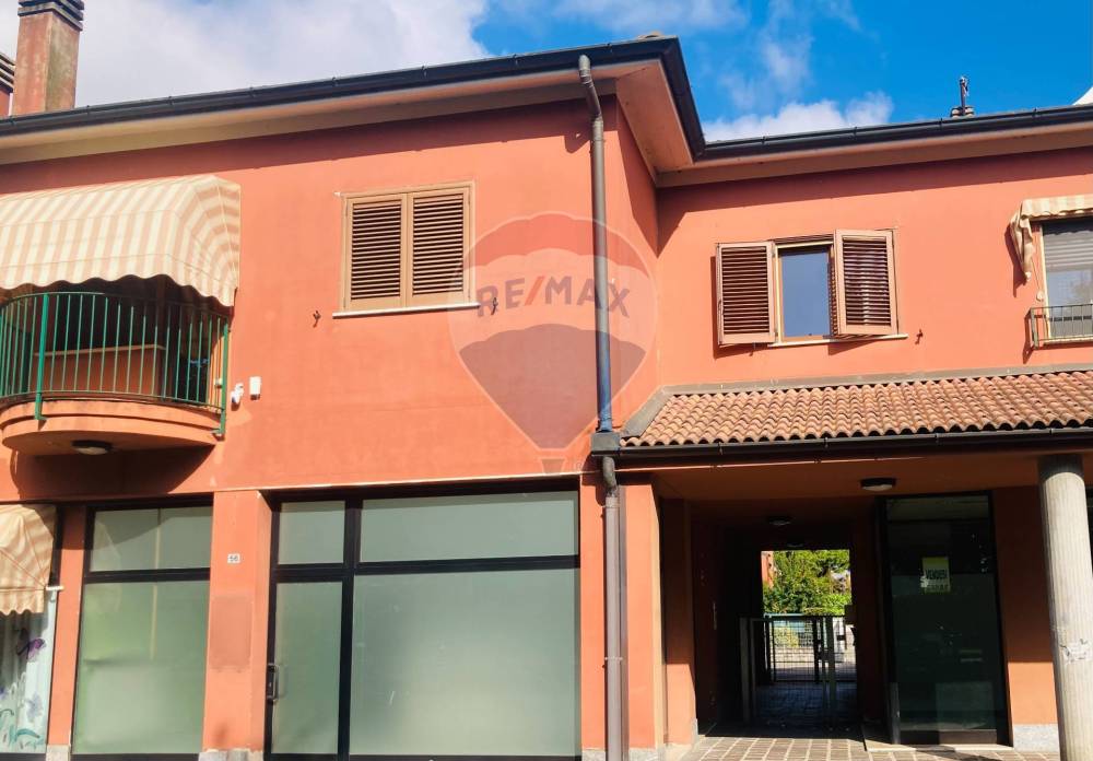 negozio in vendita a Tribiano