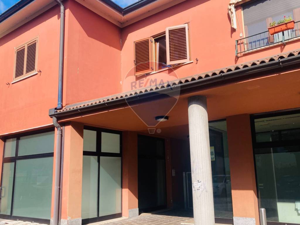 negozio in vendita a Tribiano