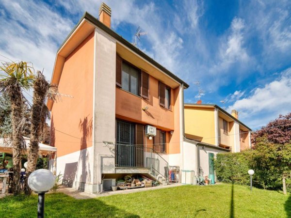 casa indipendente in vendita a Tribiano