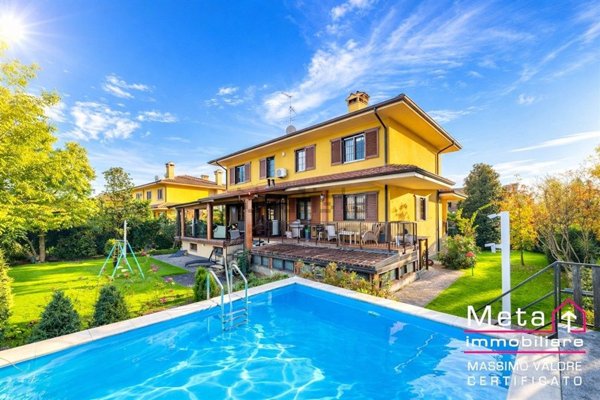 casa indipendente in vendita a Tribiano