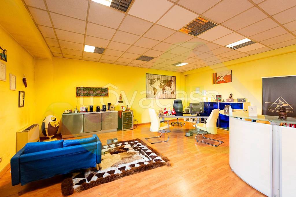 locale commerciale in vendita a Tribiano