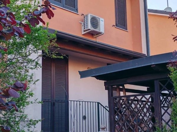 casa indipendente in vendita a Tribiano