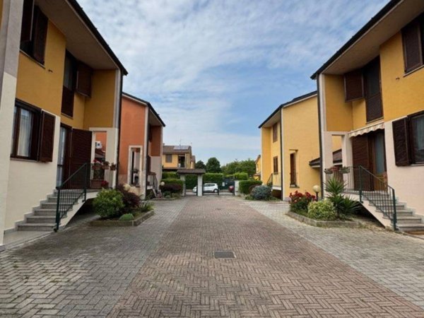 casa indipendente in vendita a Tribiano