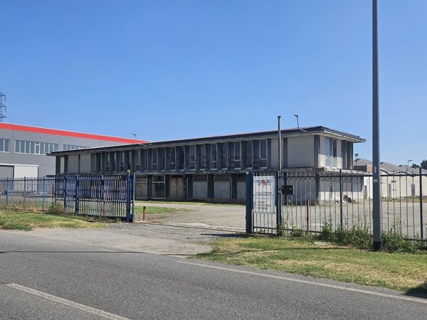 capannone in vendita a Tribiano