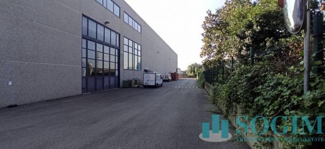 locale commerciale in vendita a Truccazzano
