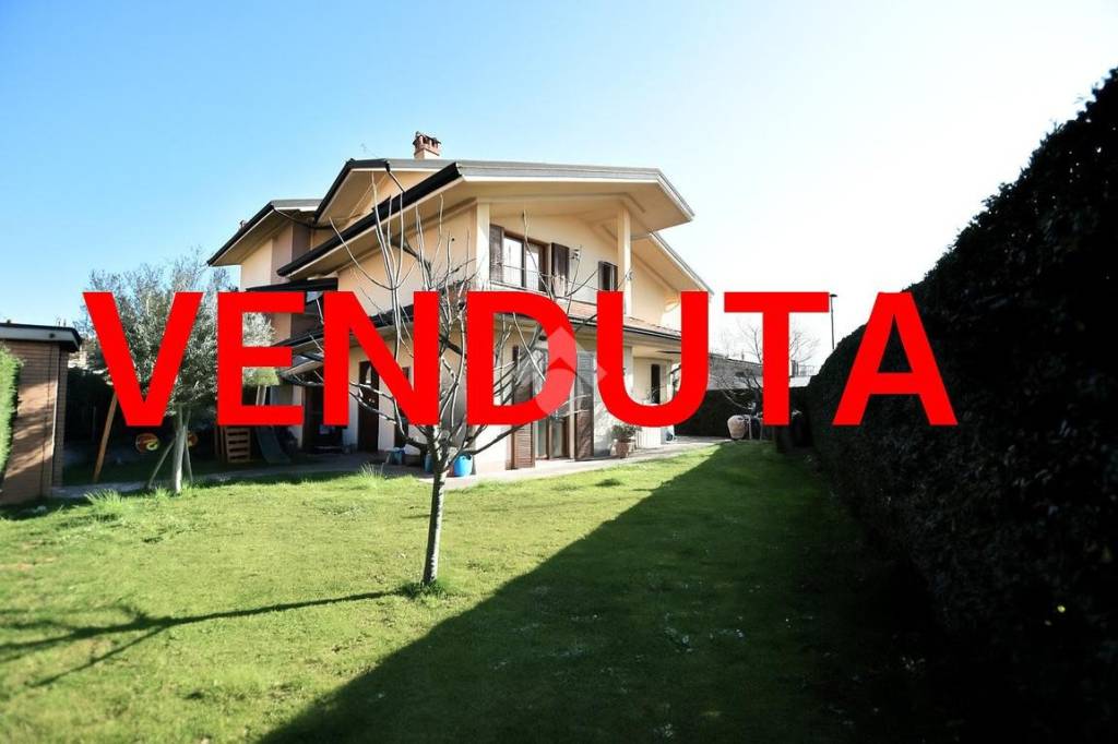 casa indipendente in vendita a Truccazzano in zona Albignano
